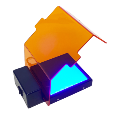 SmartBlue™ Mini transilluminator uses blue light for gel viewing with a uniformly lit viewing surface and detachable amber cover